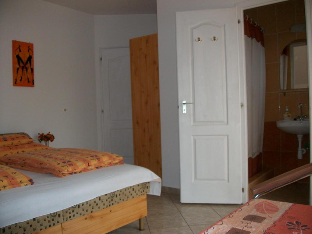 Eden Vendeghaz Hotel Miskolc Buitenkant foto